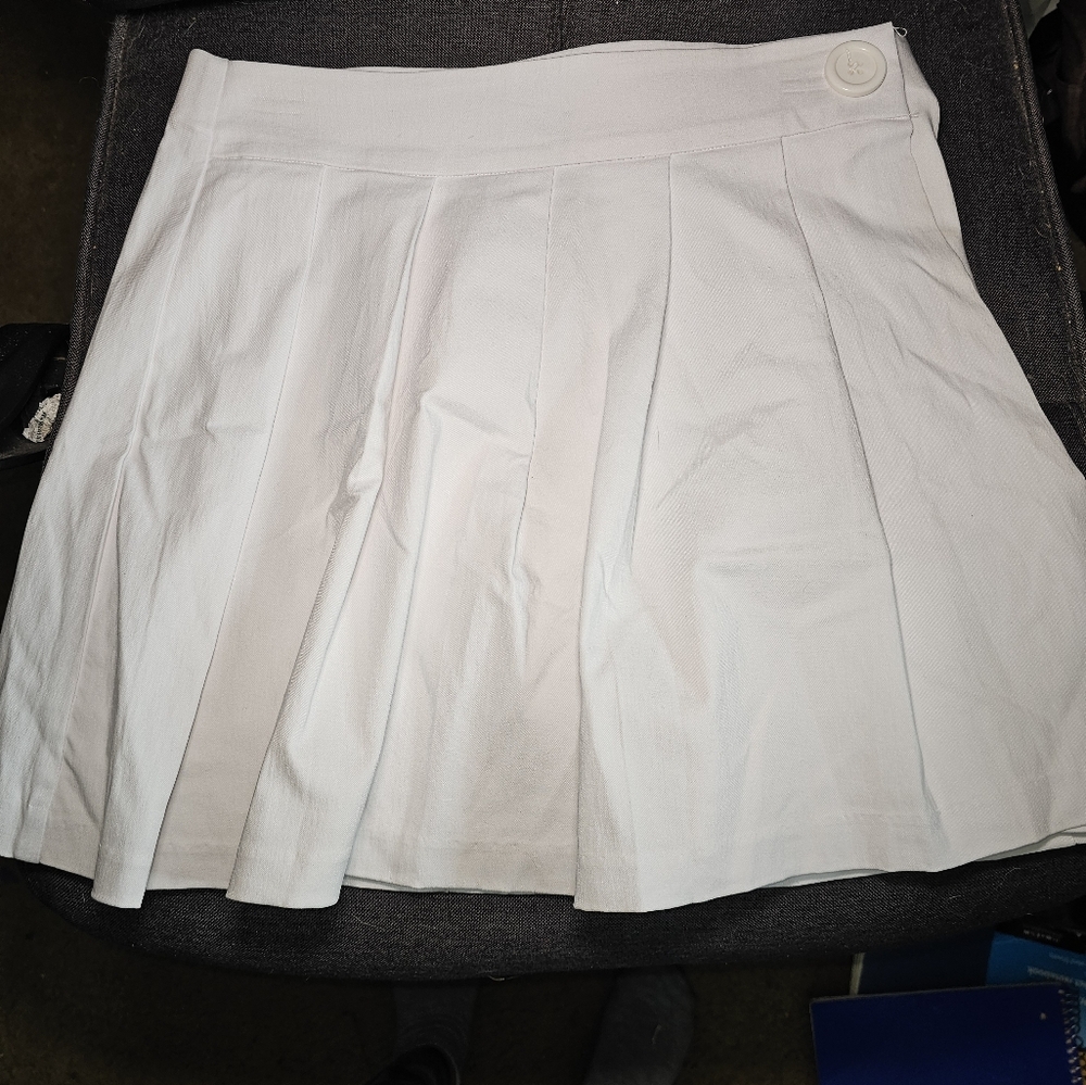 Pleaded White Skirt
